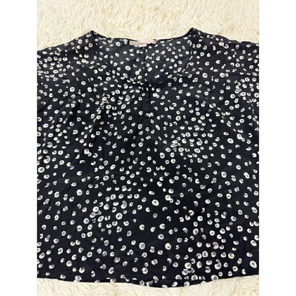Adorable Black, Blue, Gray and White Spotted Crop top blouse by Forever 21 size - Picture 3 of 8